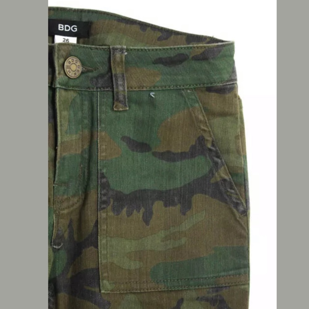 New BDG skinny leg stretchy camo cropped pants - Picture 5 of 8